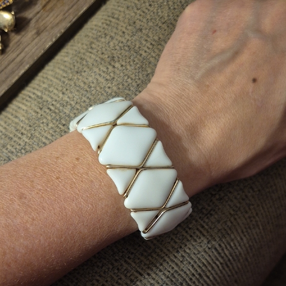 Western Germany Jewelry - Western Germany Milk Glass And Gold Tone Wrap Bracelet Adjustable